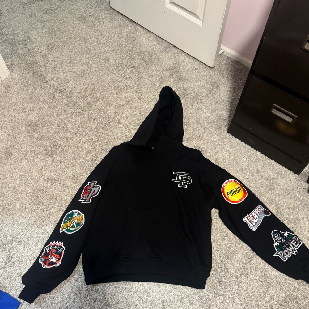 Inaka Power Men’s patch sweatshirt size small